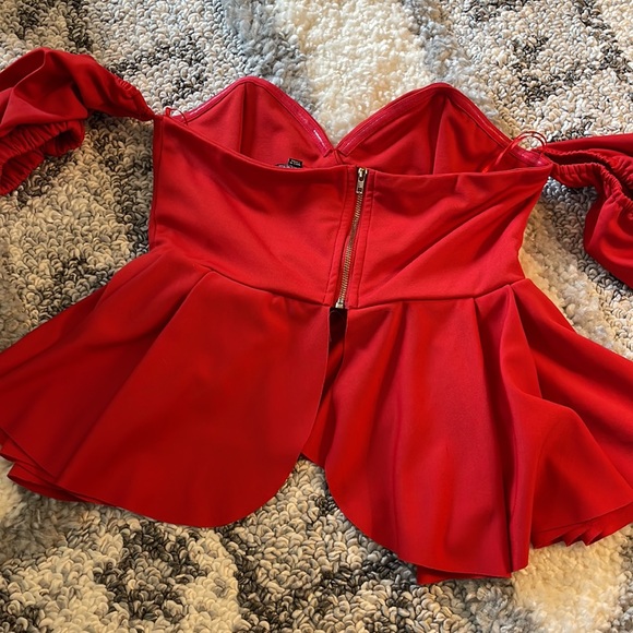 EUS worn once fashion nova red off shoulder top XS extra small - Picture 4 of 5
